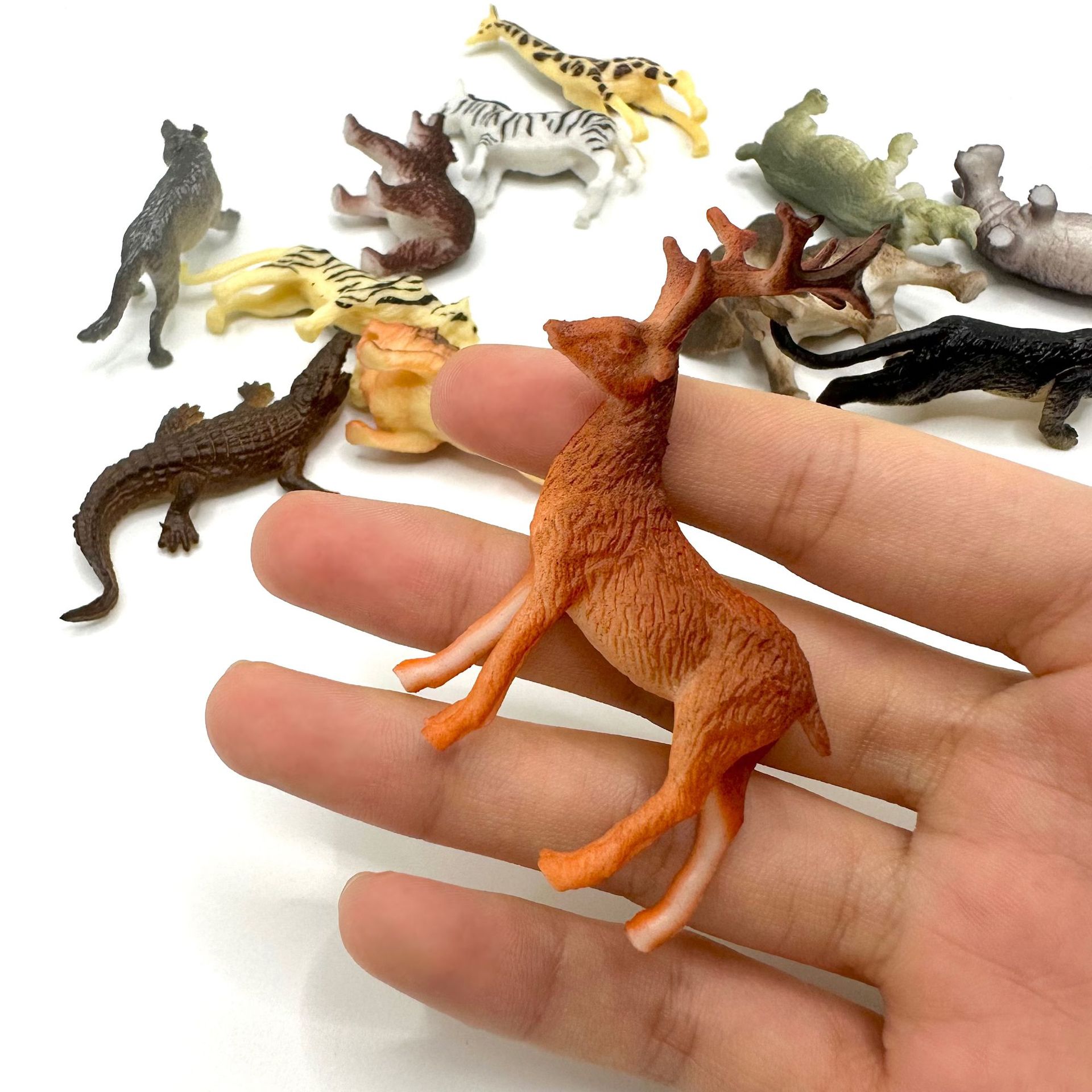 Figuras de juguetes de animales de safari, 12 figuras realistas de animales  salvajes de la selva, juego de animales de zoológico africano grande con