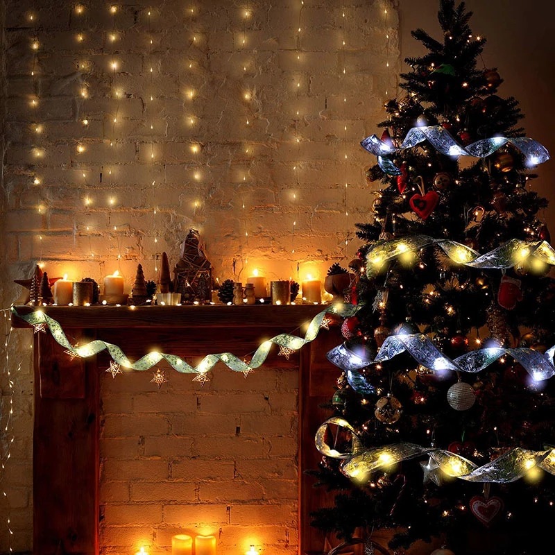 Guirlande De Noël Avec Des Arcs Rouges Boules De Rubans Jaunes Et Guirlande  De Chaîne D'ampoule Bonne Année Vacances D'hiver Style Plat