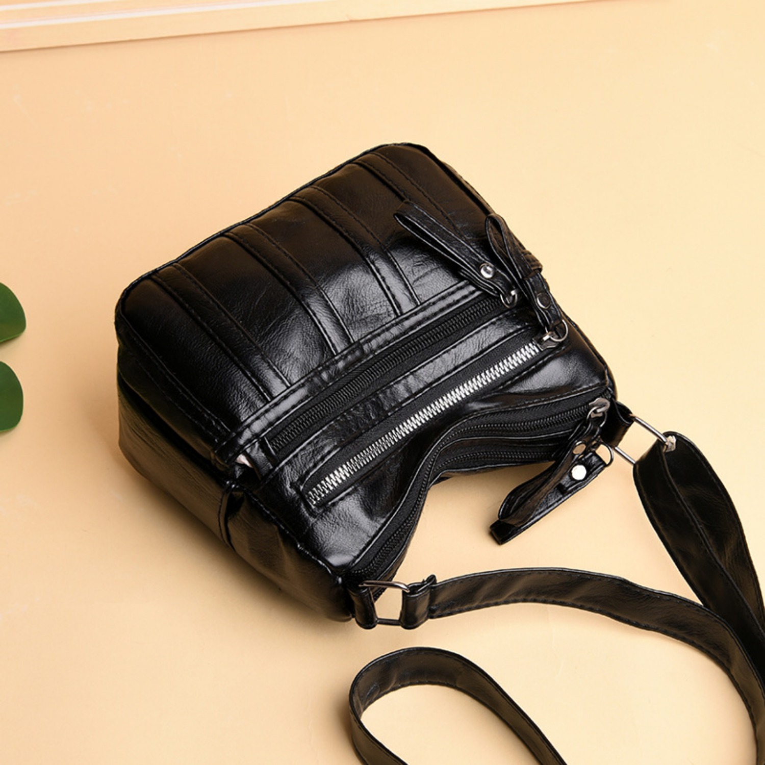 retro crossbody bag for women soft pu leather shoulder bag multi pockets purse with zipper