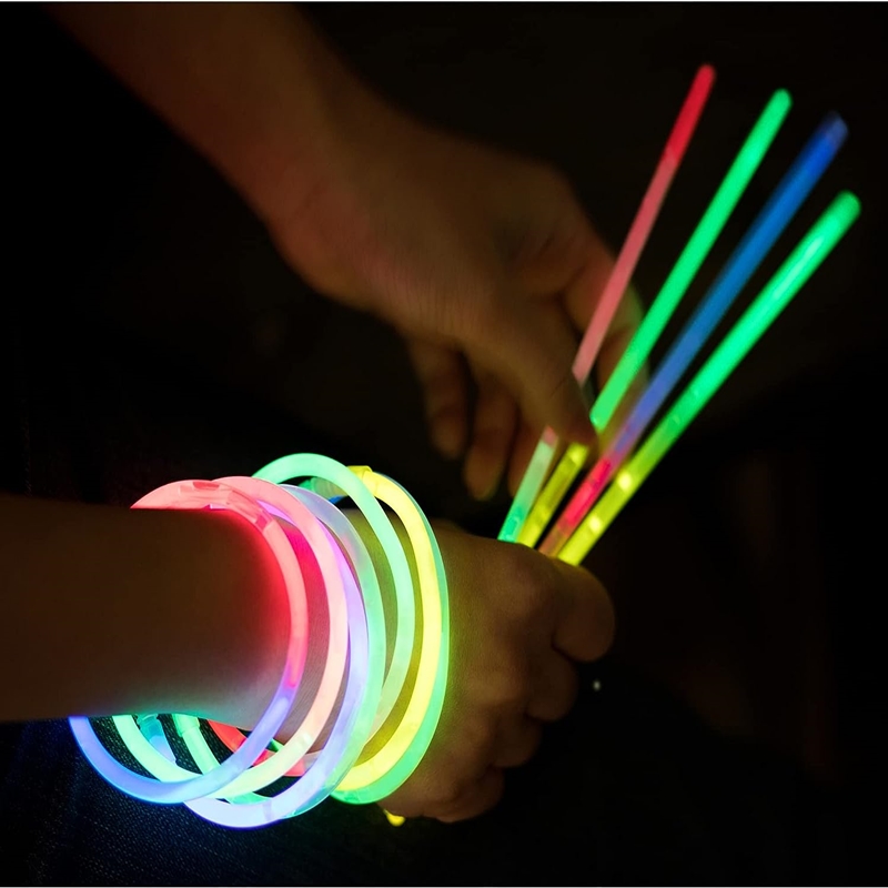 100/200pcs Glow Sticks, 8 Inch Glowsticks With Connectors Glow In The Dark,  Party Favors Decorations