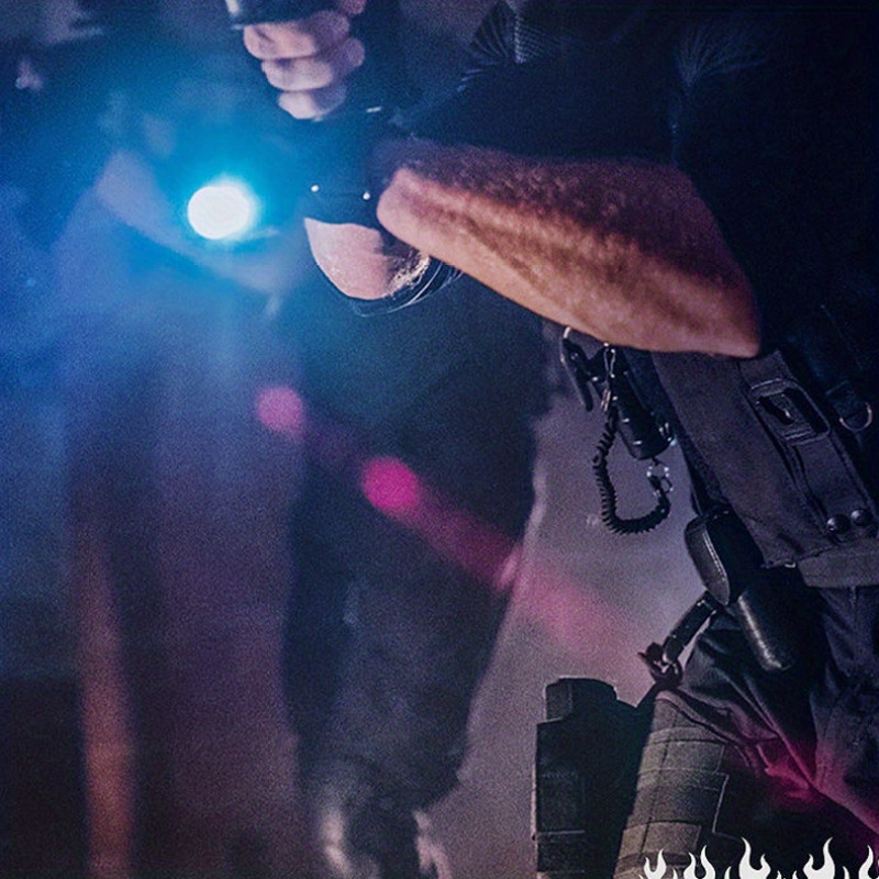 1 adet çok fonksiyonlu dış mekan güçlü işık, led uzun menzilli teleskopik zum el feneri, plastik usb şarj edilebilir el feneri, taşınabilir el feneri, büyük süper parlak el feneri, yassı elektrikli   lambası, kuvvetli eldivenlerin altı i̇nceleme aydınlatması, şık  .   ve dayanıklı malzemeden üretilmiştir Ürün detayları 3