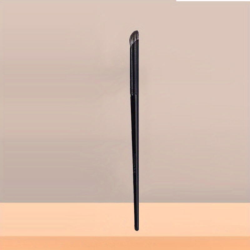 Precision Eyeshadow Brush for Professional Eye Makeup