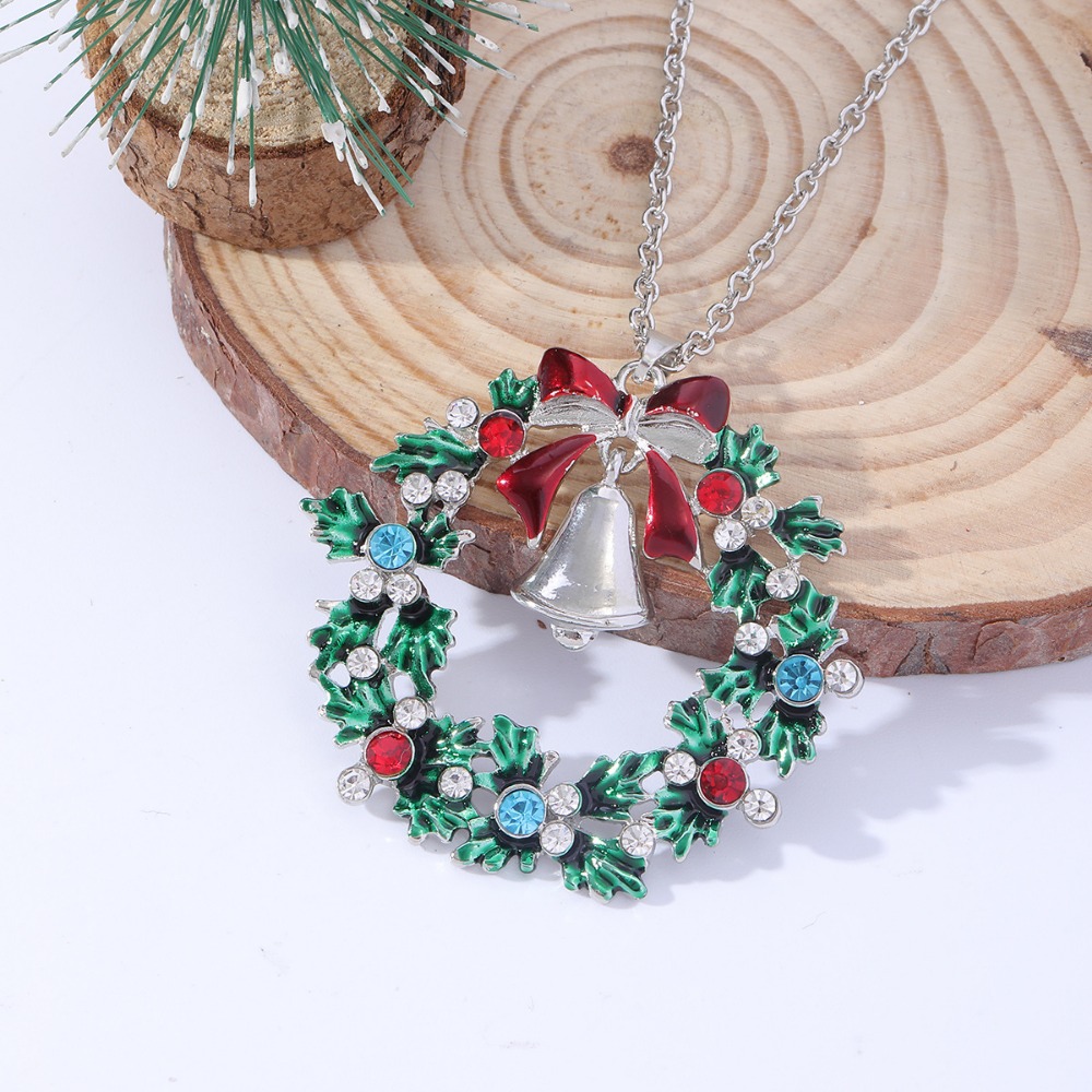 Christmas on sale wreath necklace