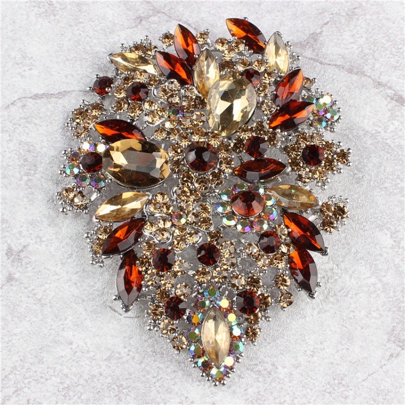 Vintage Badge Elegant Flower Shape Rhinestone Brooch Banquet