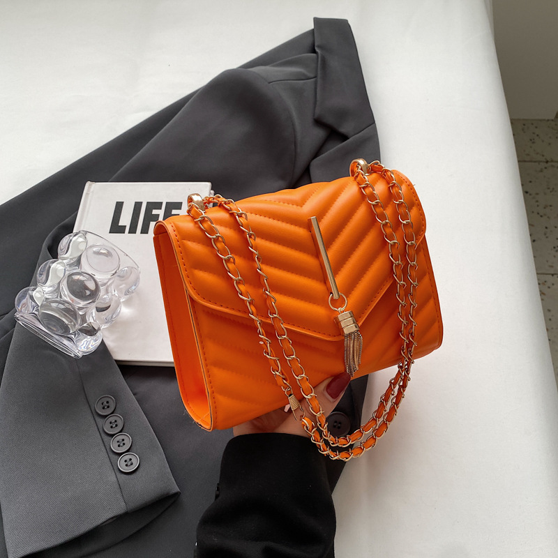 Fashion Chain Crossbody Bag, Tassel Decor Shoulder Bag, Women's Chevron  Quilted Square Purse - Temu United Arab Emirates