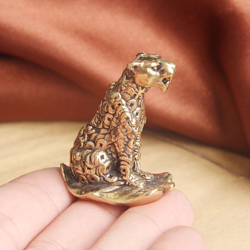 1pc Elegant Brass Money Leopard Figurine - Symbol Of Prosperity And Fortune  For Home And Office Decor