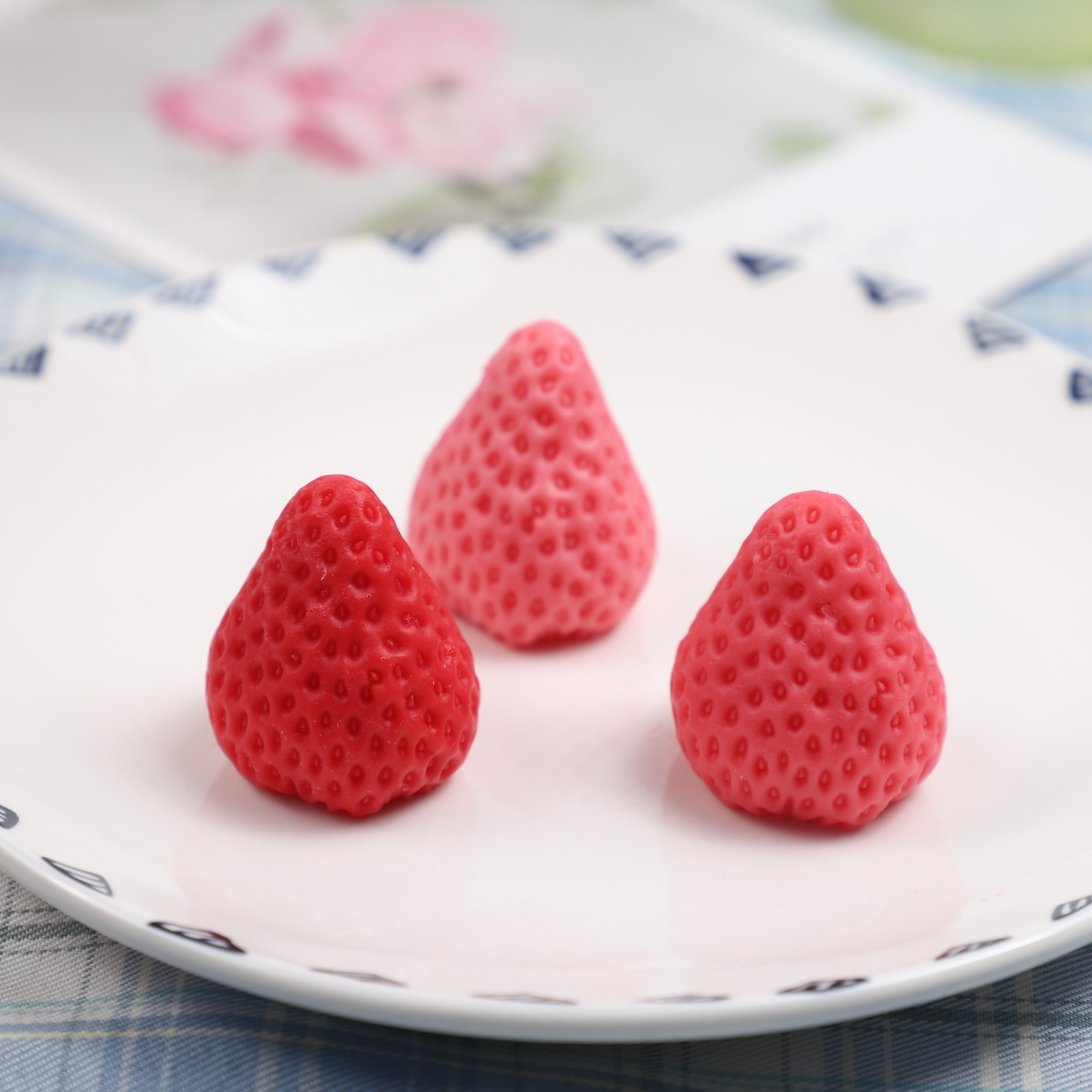 3D Big Strawberry Shaped Silicone Mold & 2 Dessert Spoons,for Baking  Creative Mousse Cake Topper Dessert Cup Decoration Chocolate Truffle Pastry  Fruit