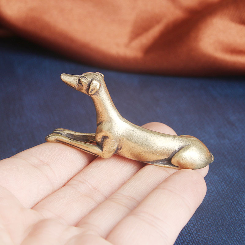 

1pc Vintage Pure Brass Thin Dog Desktop Ornament Collectible Pet Lovers Copper Crafts Car Desktop Decor Birthday Gifts, Office Shelf Desktop Computer Decor, Scene Decor, Desktop Decor