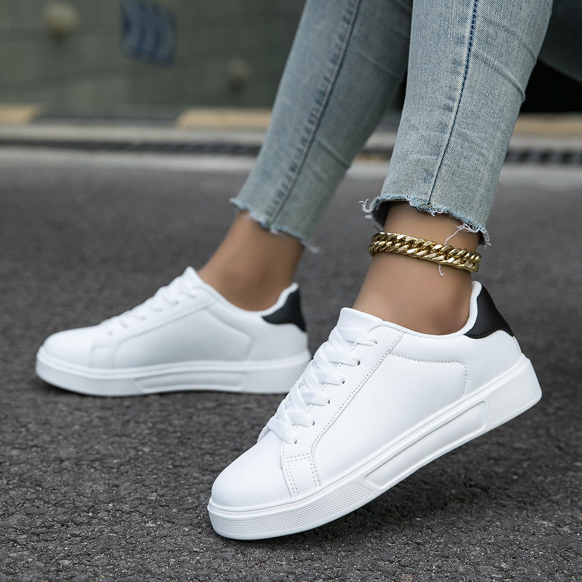 Nike white hot sale flat shoes