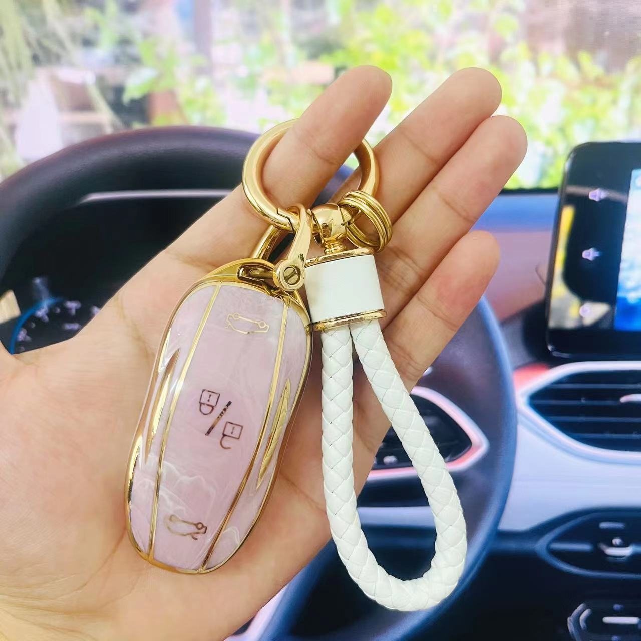 Dragonne Key Holder Pink LV in 2023  Car keychain ideas, Key holder, Lv key  pouch