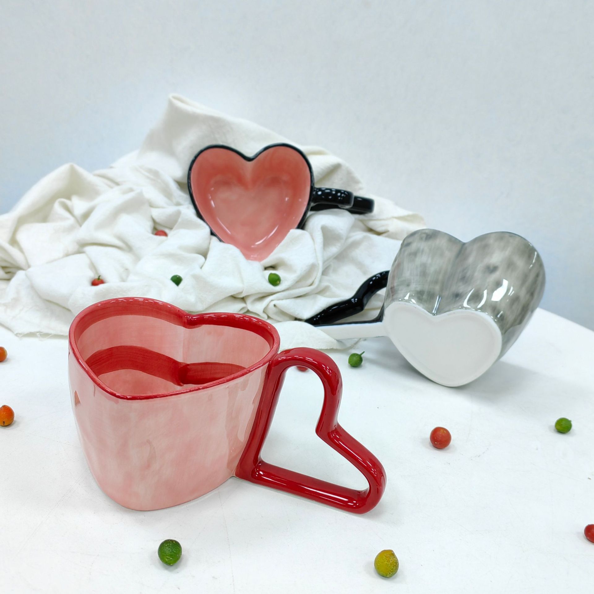 1pc Hand-painted Ceramic Coffee Mug, Heart-shaped Handle, Creative