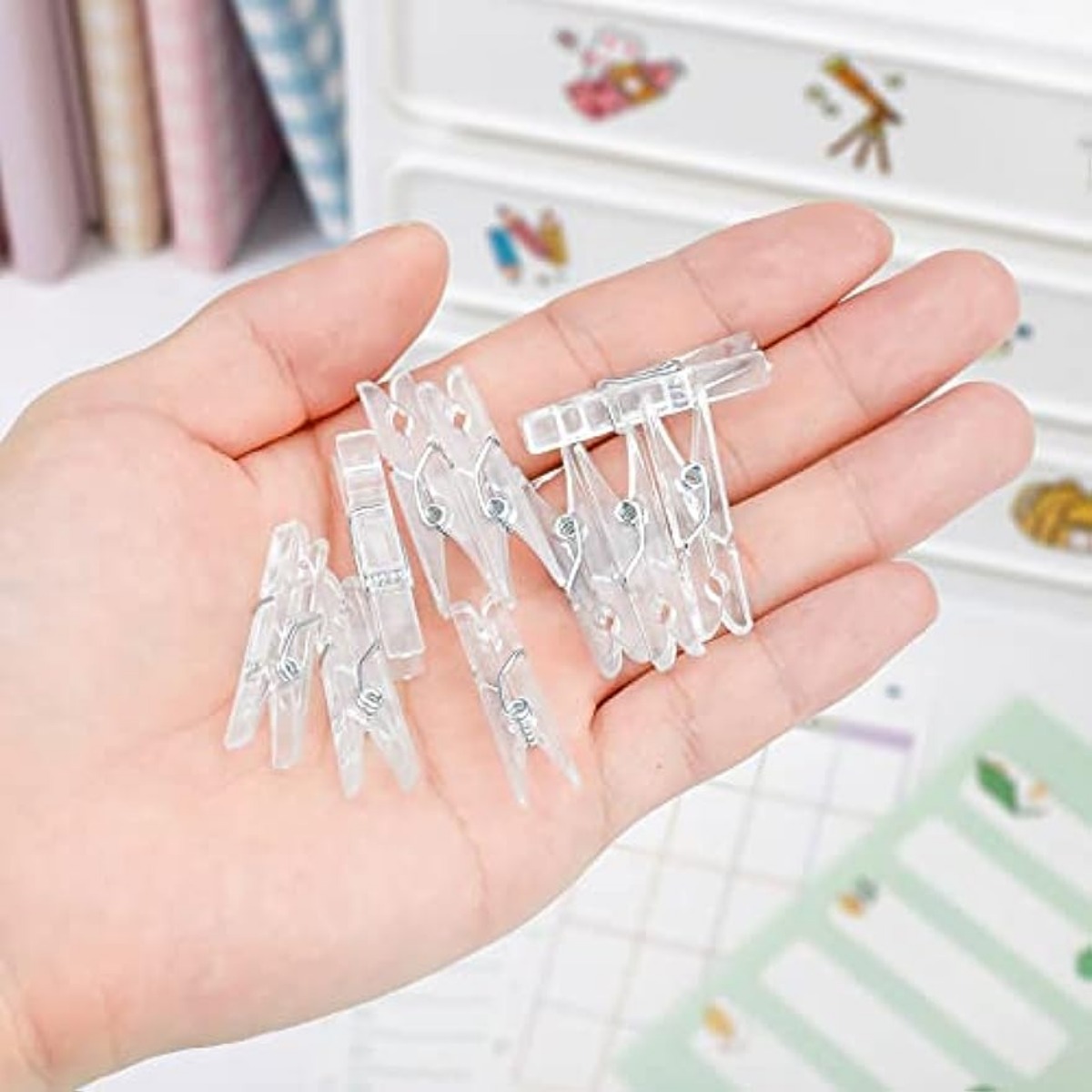 50pcs Mini Clear Clip, 35mm/1.4in Tiny Photo Clips Transparent Plastic  Clothes Pegs For Hanging Photos Card Paper Arts & Crafts Picture  Scrapbooking W