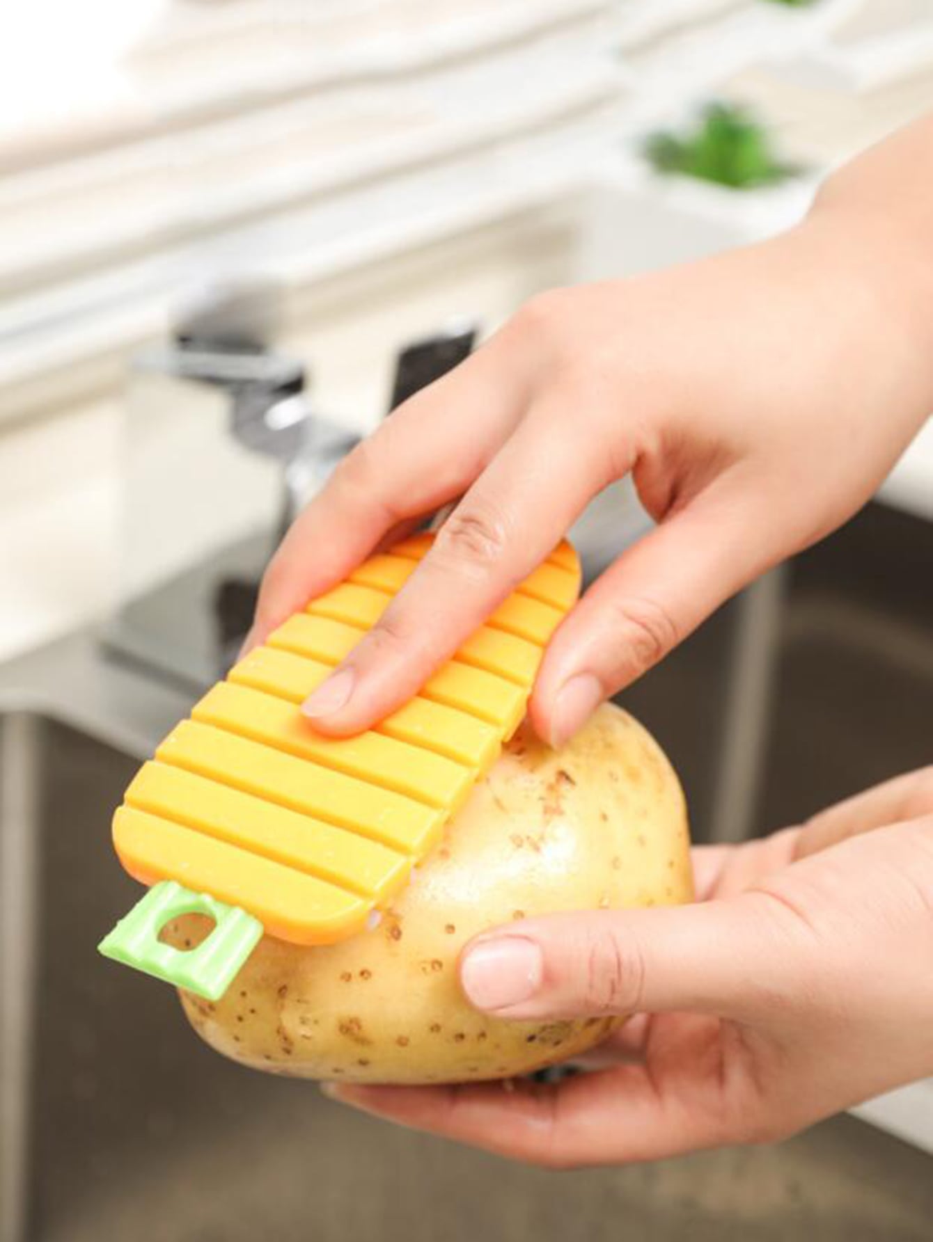 Multifunctional Carrot Shape Brush Kitchen Vegetable and Fruit