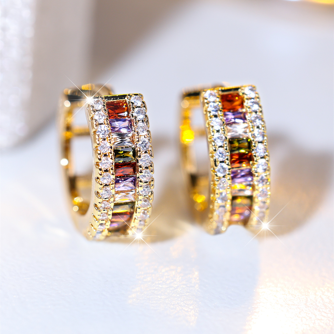 1 Pair Series Fashionable Individual 3-row Synthetic Zirconia Hollow Circle Ear Clips Niche Trendy Women's Wedding Banquet Sparkling Ear Cuffs Earrings Lightweight Luxurious Jewelry