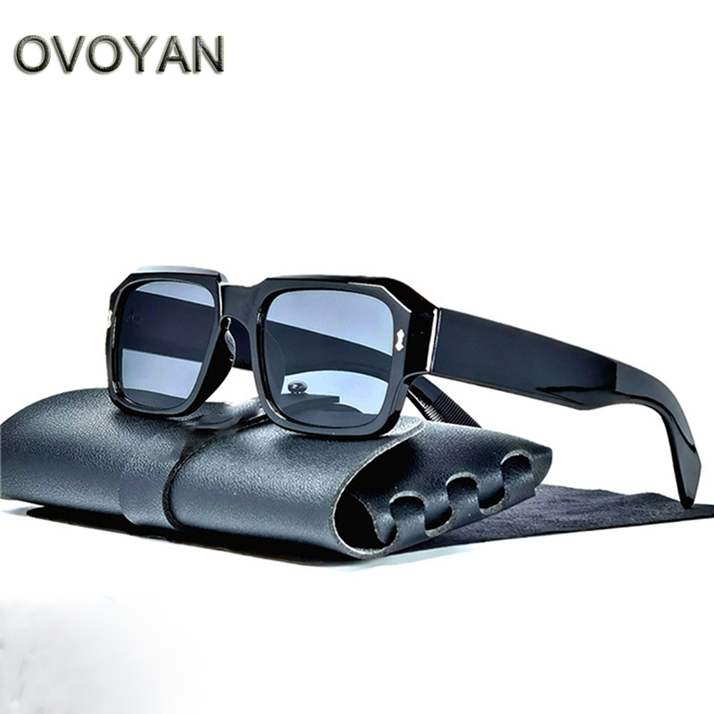 

Une paire de lunettes de mode carrées pour hommes de la marque OVOYAN, avec des verres AC de luxe et vintage.