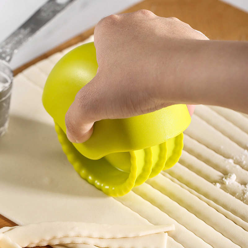 4.25 Plastic Pastry Cutter, Pasta tools