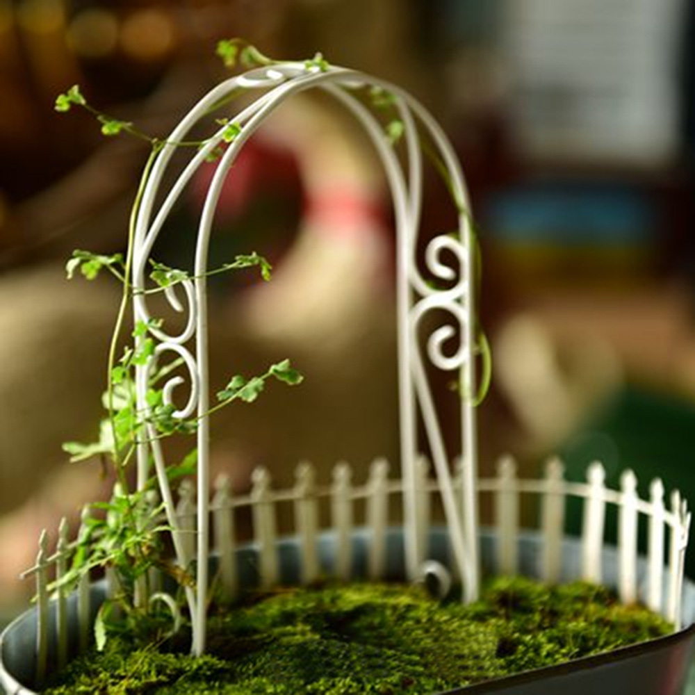 

1pc Miniature White Iron Arch Mini Garden Doll House Archarched Door Scale Model Mini Ornaments Simulation Scene Models