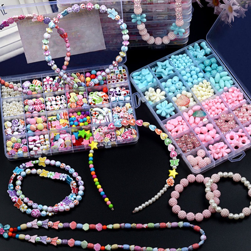Grosses perles enfant à enfiler jeux et collier plastique multicolores