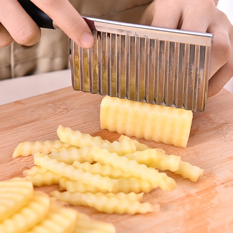 Crinkle Cutter Cutting Tool French Fry Slicer Potato Cutter Fruit Vegetable Wavy Chopper Knife Stainless Steel Random Color 1Pcs