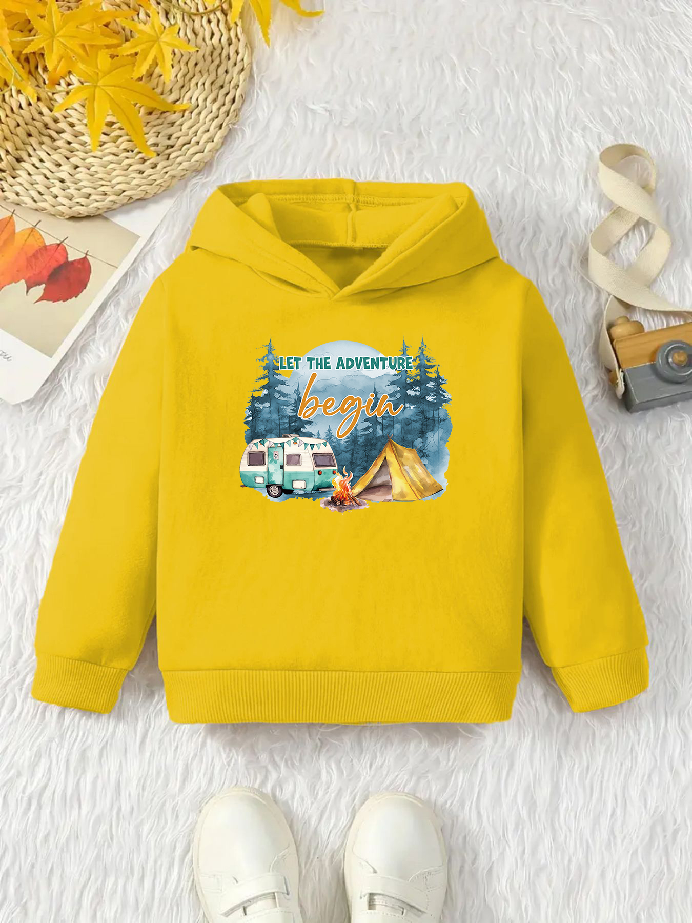 Sudadera con capucha y mensaje amarilla niño