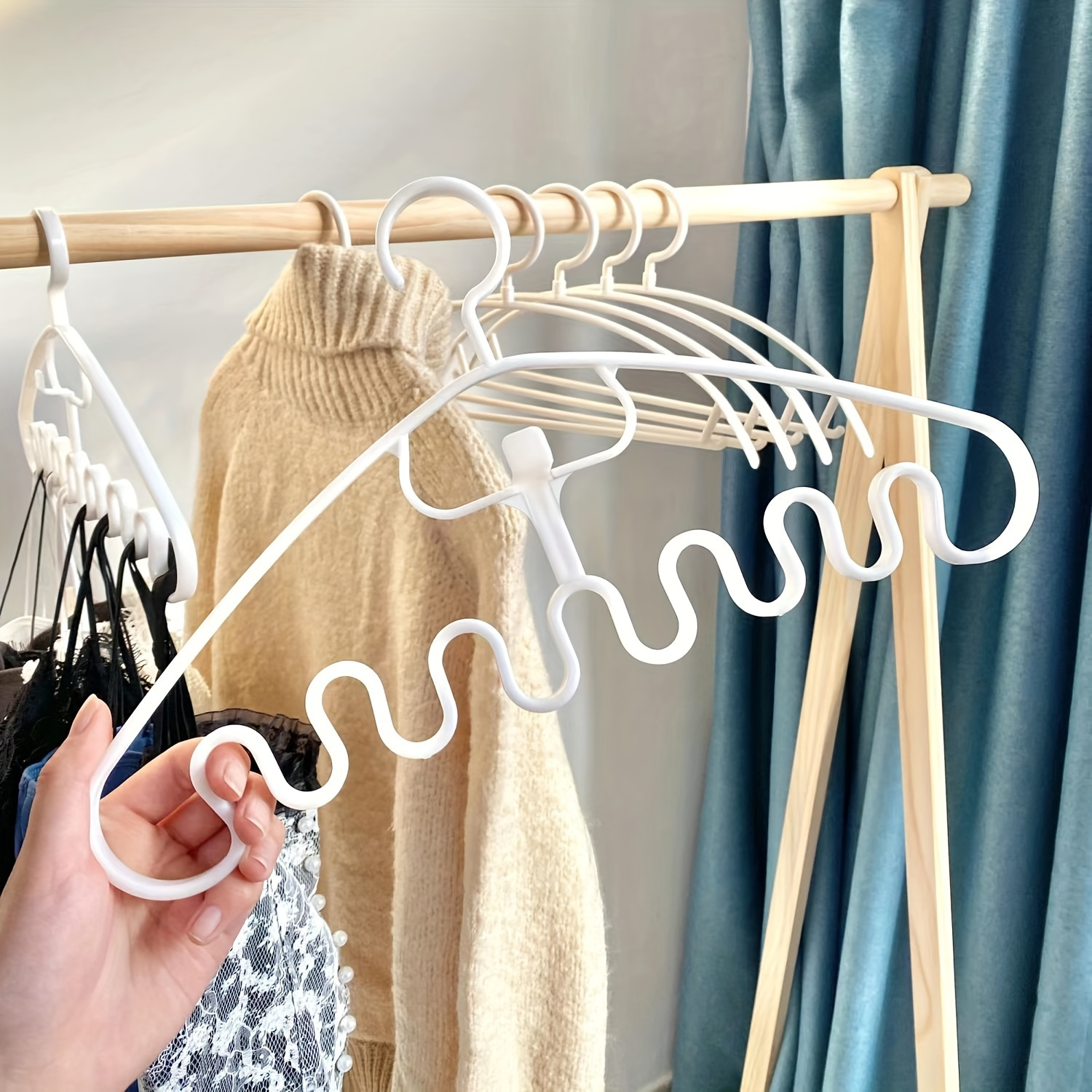 Pp Hangers Large Wavy Clothes Hangers Seamless Non slip - Temu