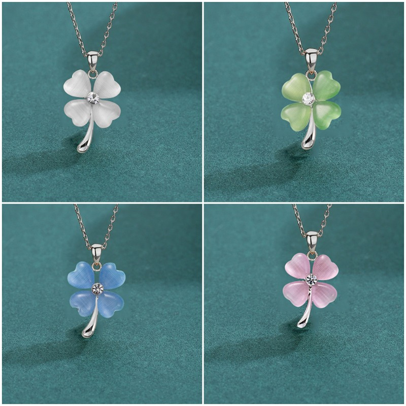 THE IMITATION Four Leaf Clover Necklace For Women Stainless Steel Gold  Chain Magnet Love Heart Pendant
