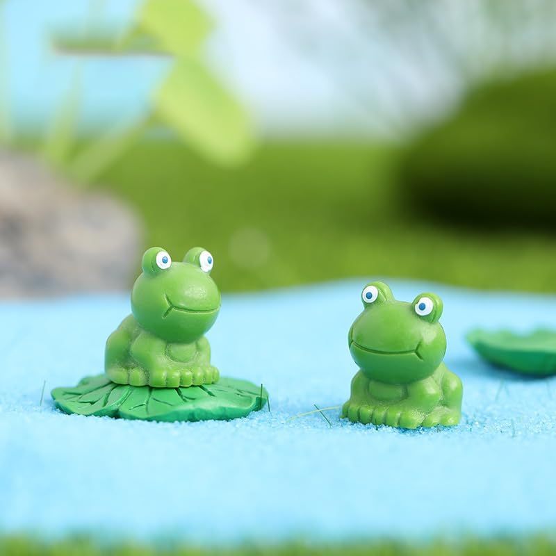 12 Mini plastic FROGS!!!! Spring! School! Educational! Small world! Nature!