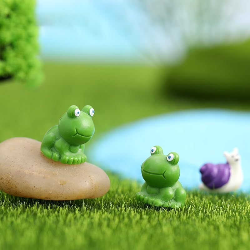12 Mini plastic FROGS!!!! Spring! School! Educational! Small world! Nature!