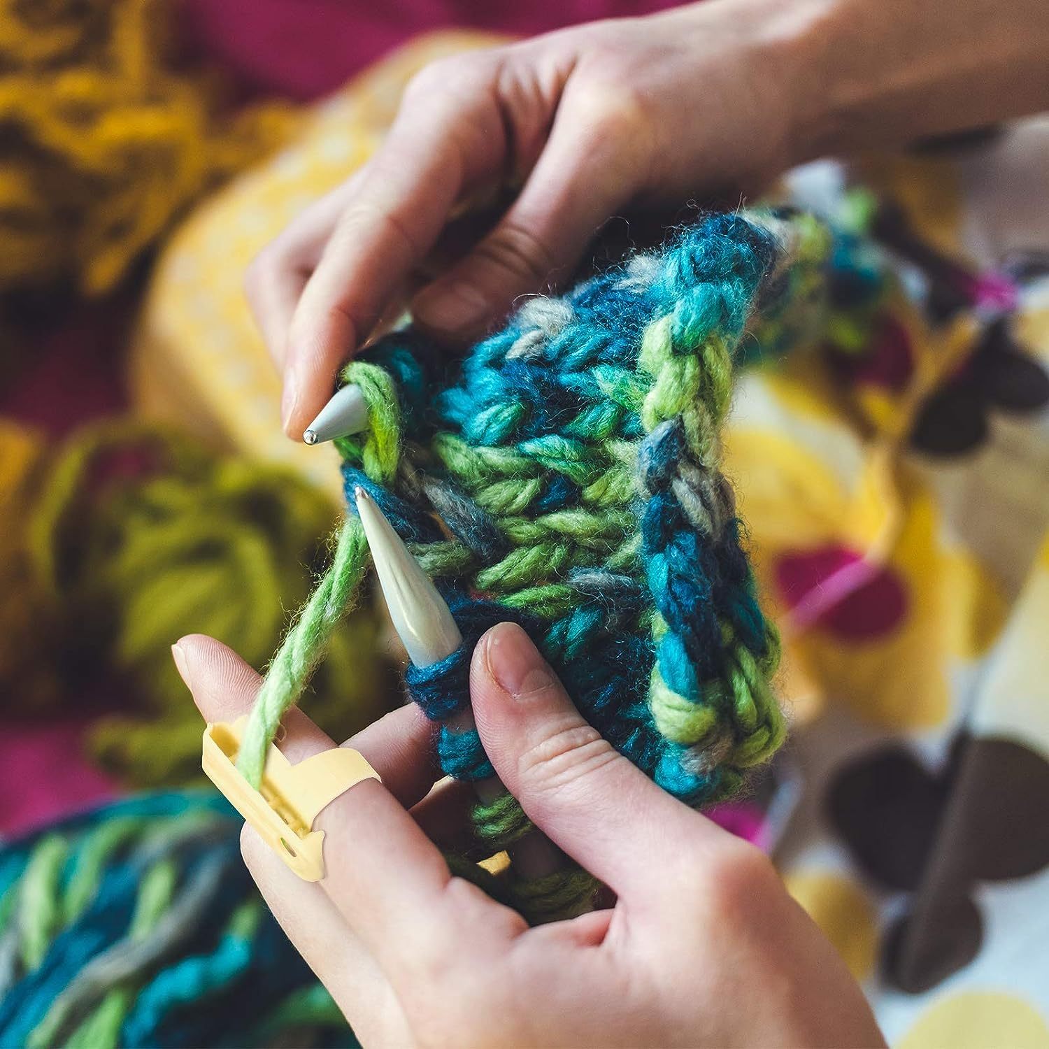 2PCS weaving Practical Plastic DIY Yarn Guide Knitting Thimble for Crochet