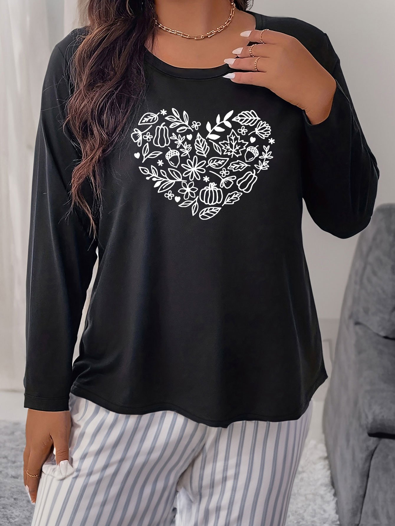 Leaf & Nut Heart Print Long Sleeve Round Neck Sleepwear Tee