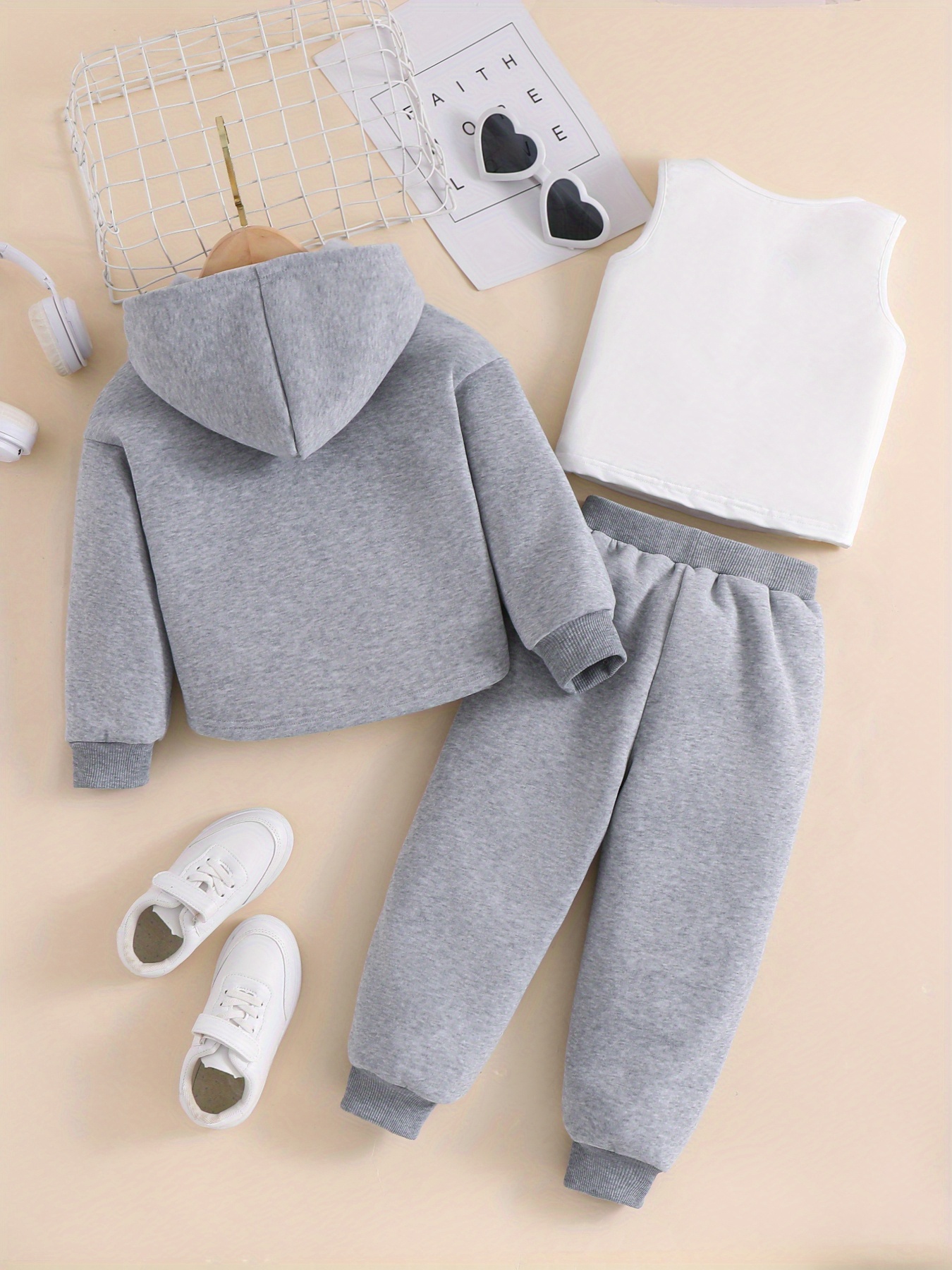 Kids’ Unisex Jogger Pajama Set - Gray Hearts