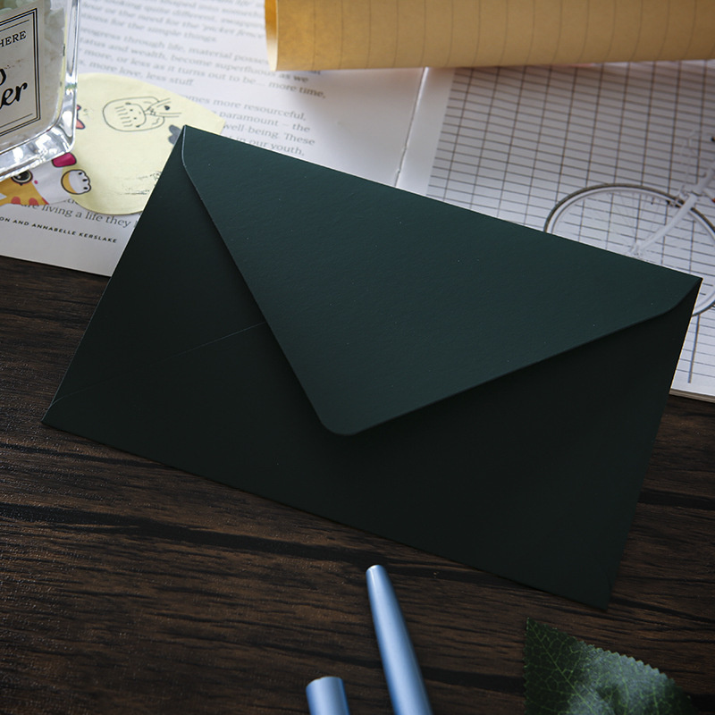 Retro Letter Paper - Black