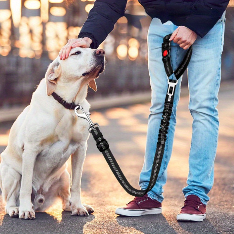 犬用シートベルト、格納式大型犬用カーシートベルト、弾性犬用カーセーフティハーネス拘束バンジーバッファで調節可能、耐久性のあるヘッドレストペットシートベルト