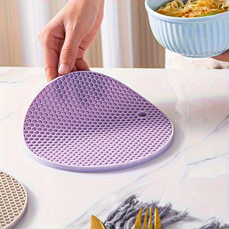 2pcs Silicone Table Mat Non Slip Cup Mat Heat Insulation Bowl Placemat Anti-scalding Heat Mat Colorful Cute Daisy Shape Dish Mat for Kitchen Counter