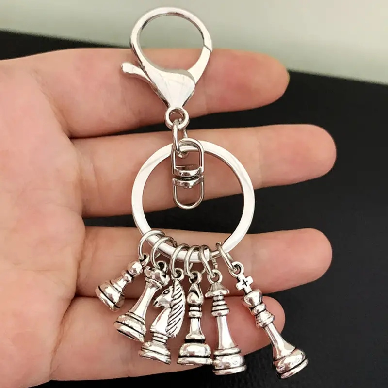 1pc Chess Pieces Keychain for Men, Metal Key Ring, Purse Bag Backpack Car Key Accessories, Graduation Day Gift,Temu