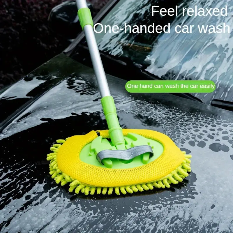 Extendable and versatile, this snow brush with a polishing head helps clean and detail hard-to-reach areas