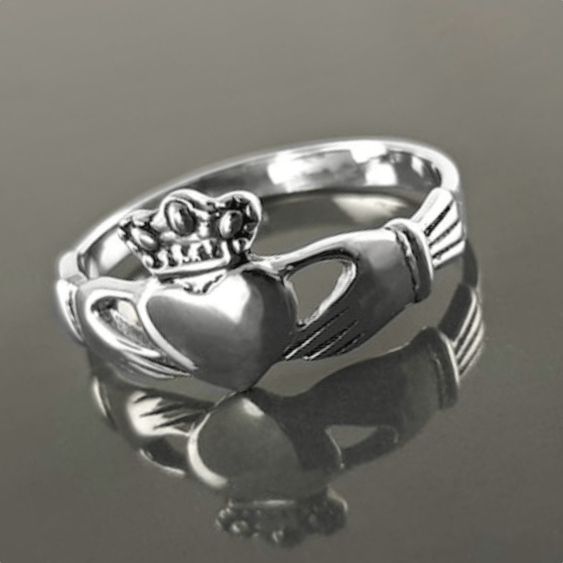 Claddagh hot sale family ring