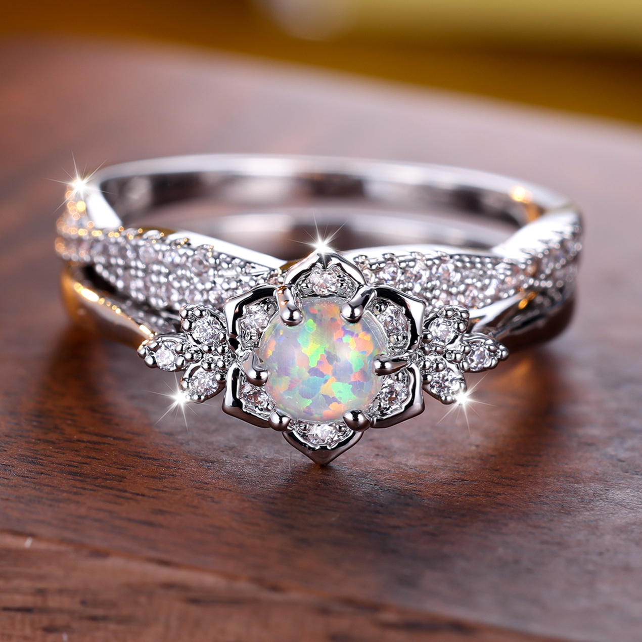 Image of A Set Of Vintage Court-style Full Rhombus Lace Rings For Women, Elegant And High-end Two-piece Jewelry Set, Shiny Rings Suitable For Banquets And Parties