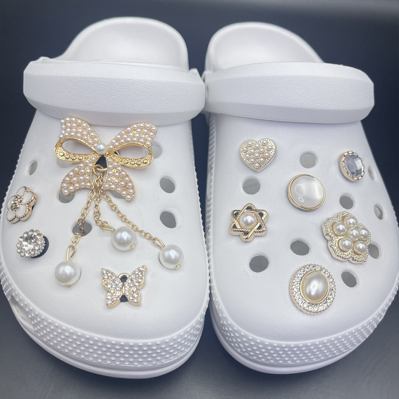 Bling Rhinestone Bow Croc Charms for Women Girls,Faux Pearl & Bow Decor Shoe Decoration with Peal Chain,Fashion Shoes Accessories.Bowknot Bow Tie