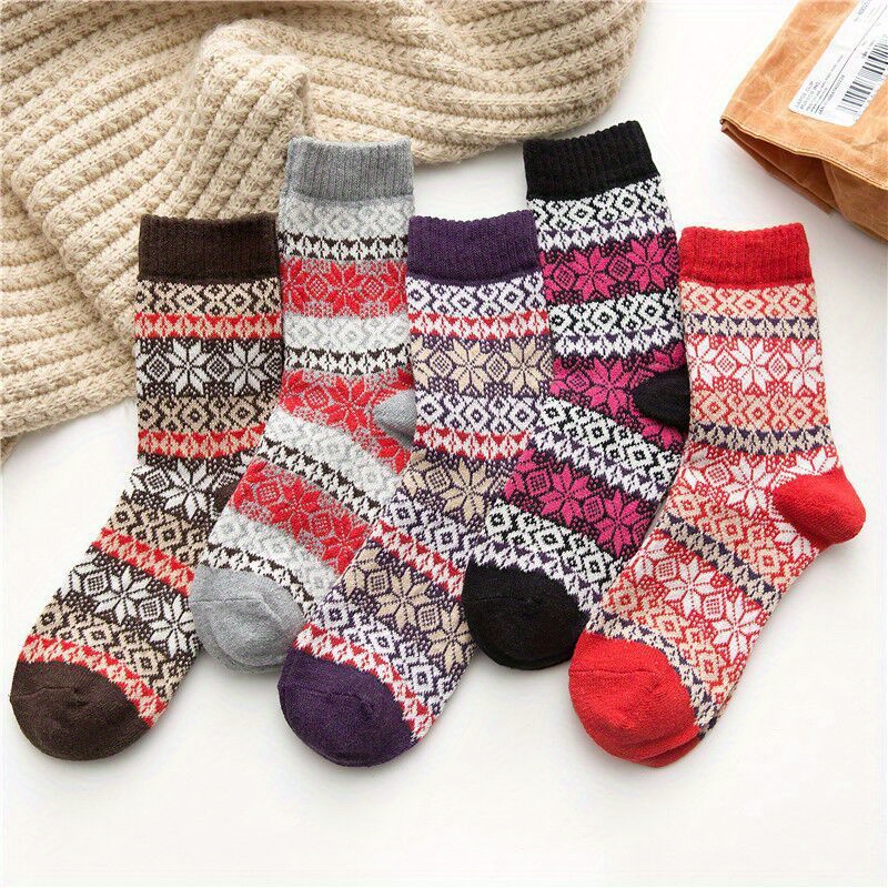 4 Pairs Thick Thermal Socks for Women Extreme Cold Weather Winter Warm  Socks Soft Cozy Womens Crew Socks with Gifts Box