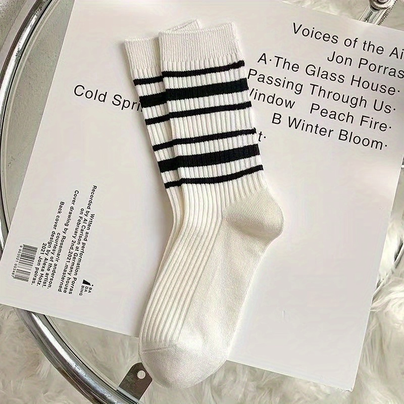 Calcetines de hombre rayas verticales blancas y negras Harajuku medias de  alta calidad durante toda la temporada para el cumpleaños de la mujer del