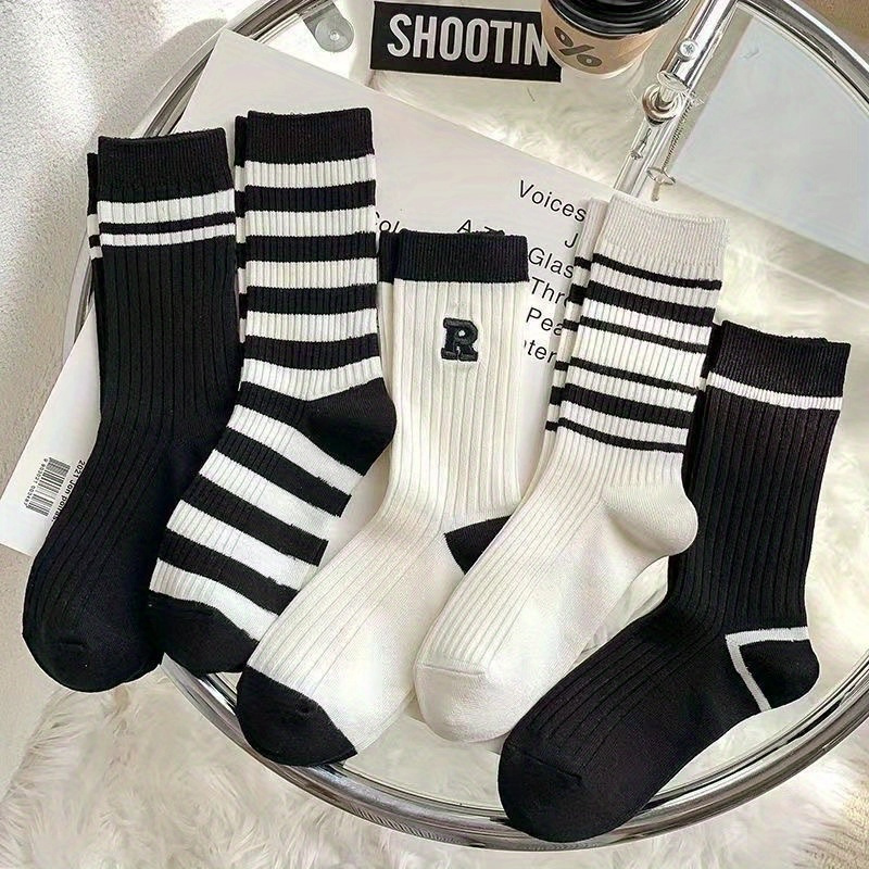 Calcetines De Hombre Rayas Verticales Blancas Y Negras Harajuku Medias De  Alta Calidad Durante Toda La Temporada Para El Cumpleaños De La Mujer Del  Hombre De 8,23 €