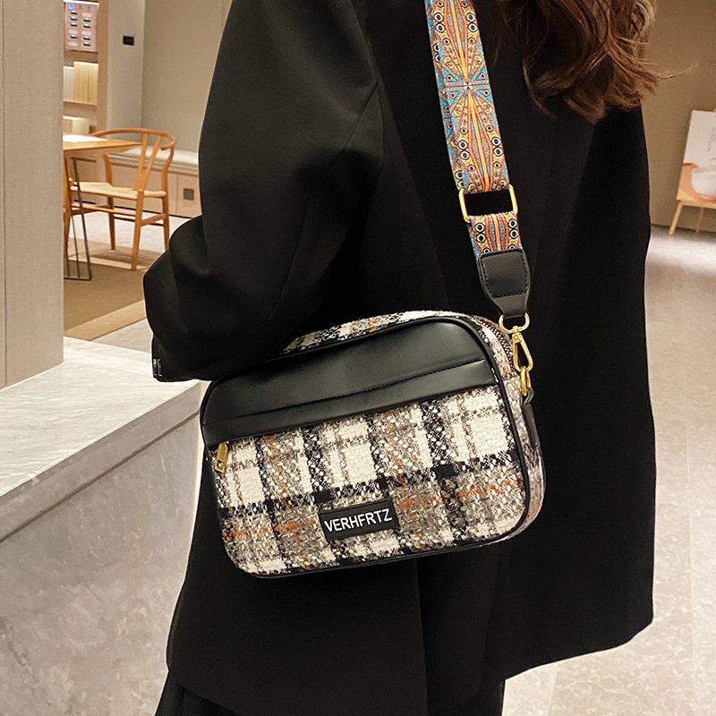 2023 New Vintage Minimalist Plaid Trendy Crossbody Shoulder