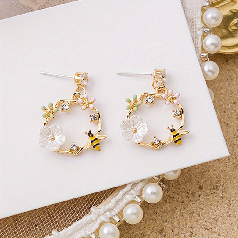 Fashion Bee Flower Honeycomb Earrings For Women And Girls As Birthday And  Christmas Gifts - Temu