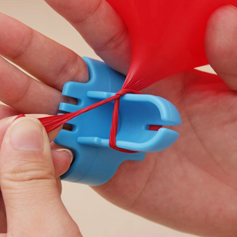 How to use a balloon tying tool