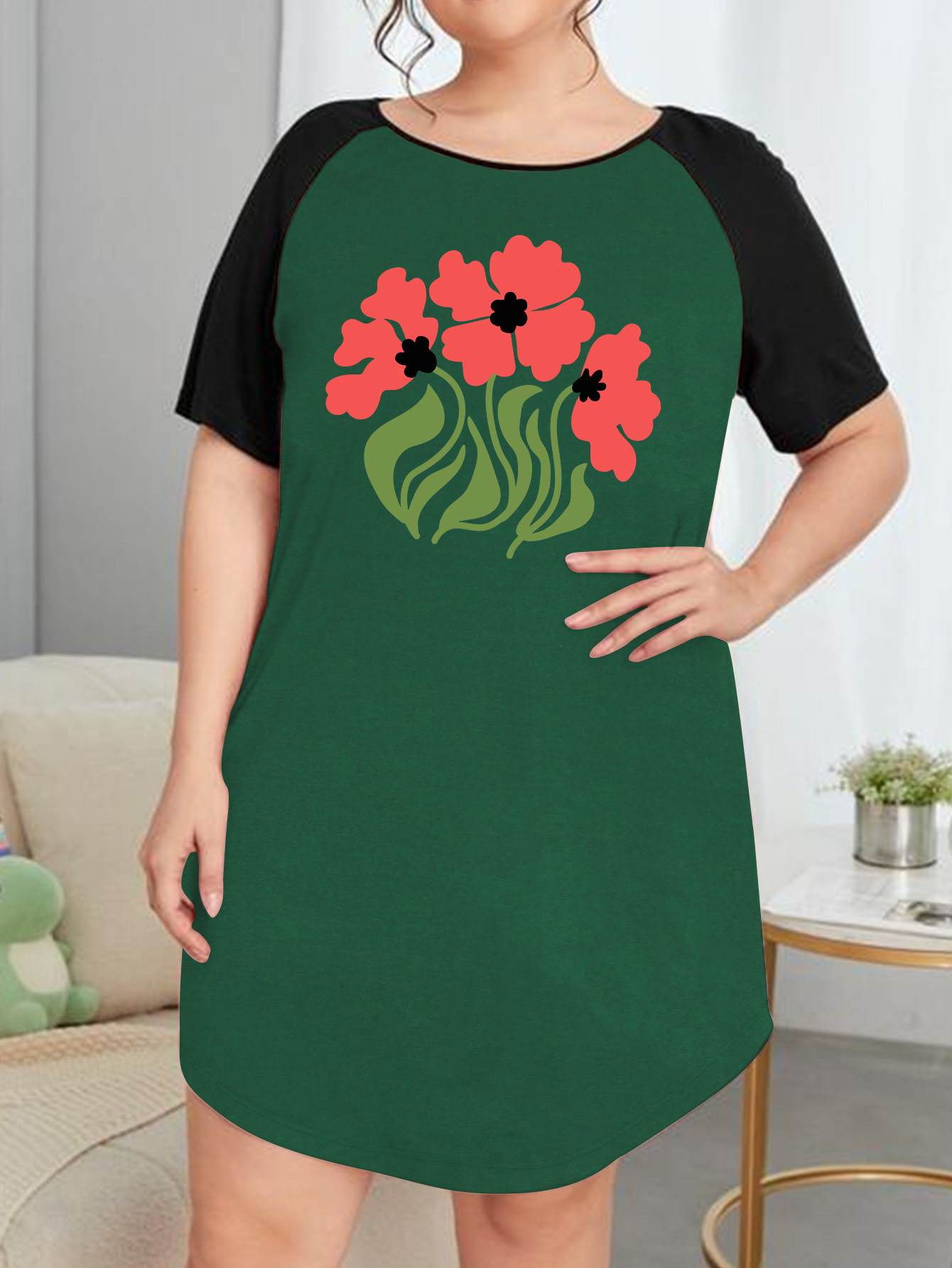 Floral Graphic Raglan Sleeve Plus Size Nightdress
