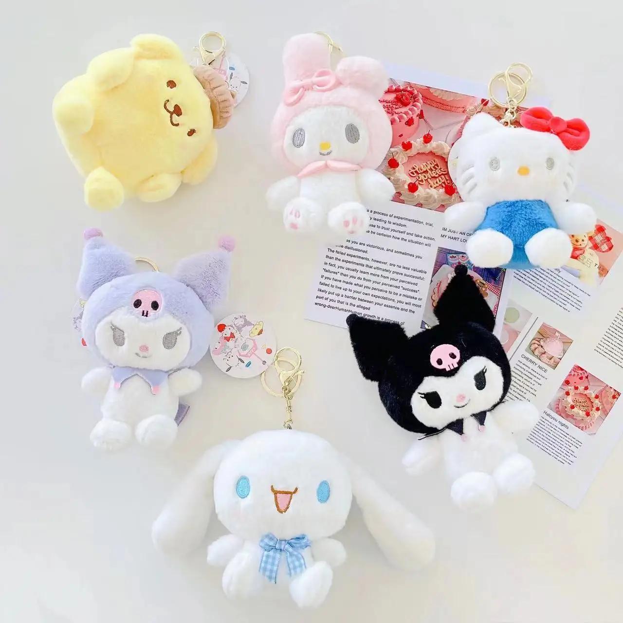 Peluche Hello Kitty y sus Amigos SANRIO - Melody - Kuromi - Hello Kitty -  TrendStore