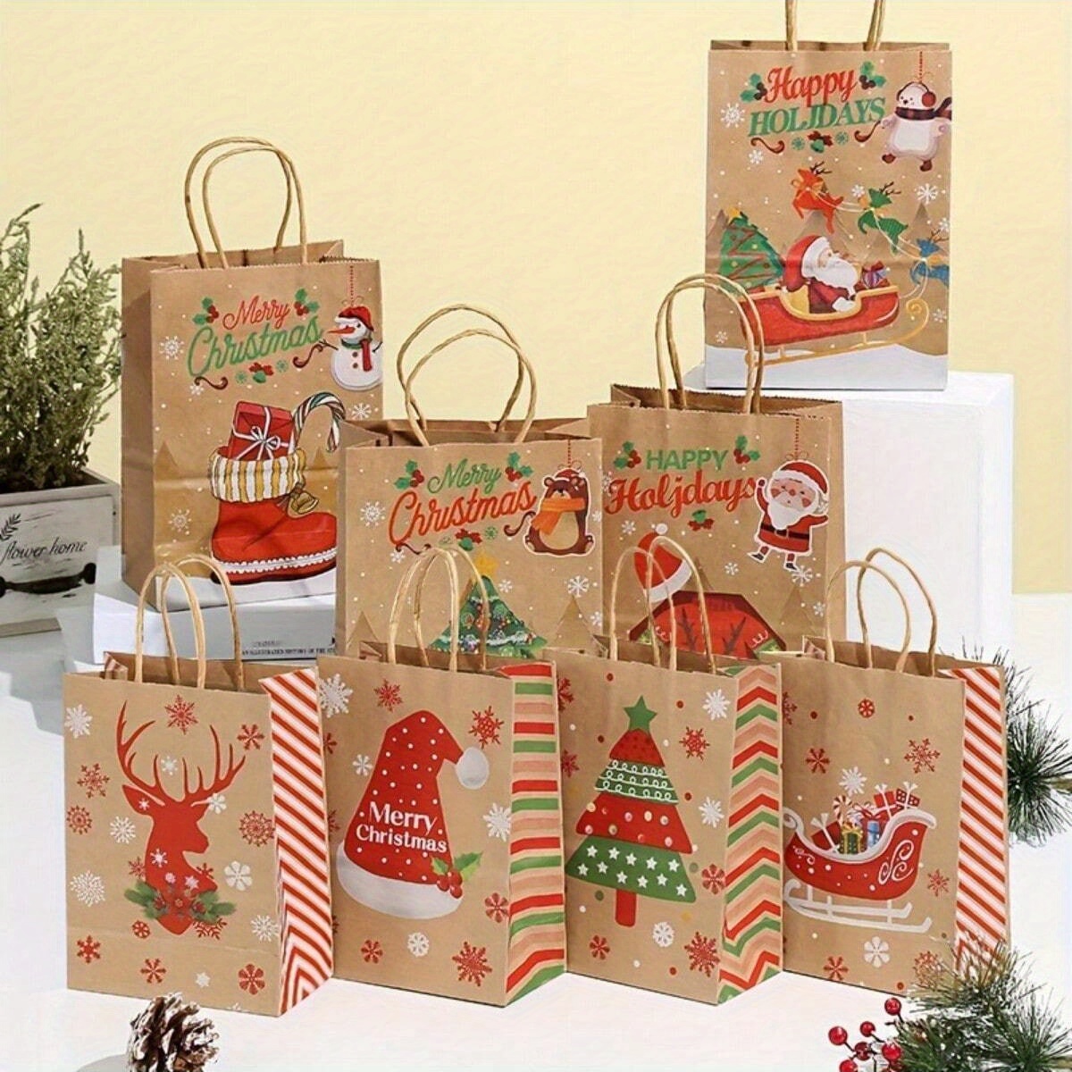 Paquete de 24 bolsas pequeñas de regalo de Navidad con 24 etiquetas de  regalo, bolsas de papel kraft reutilizables de 8 estilos de Navidad a  granel