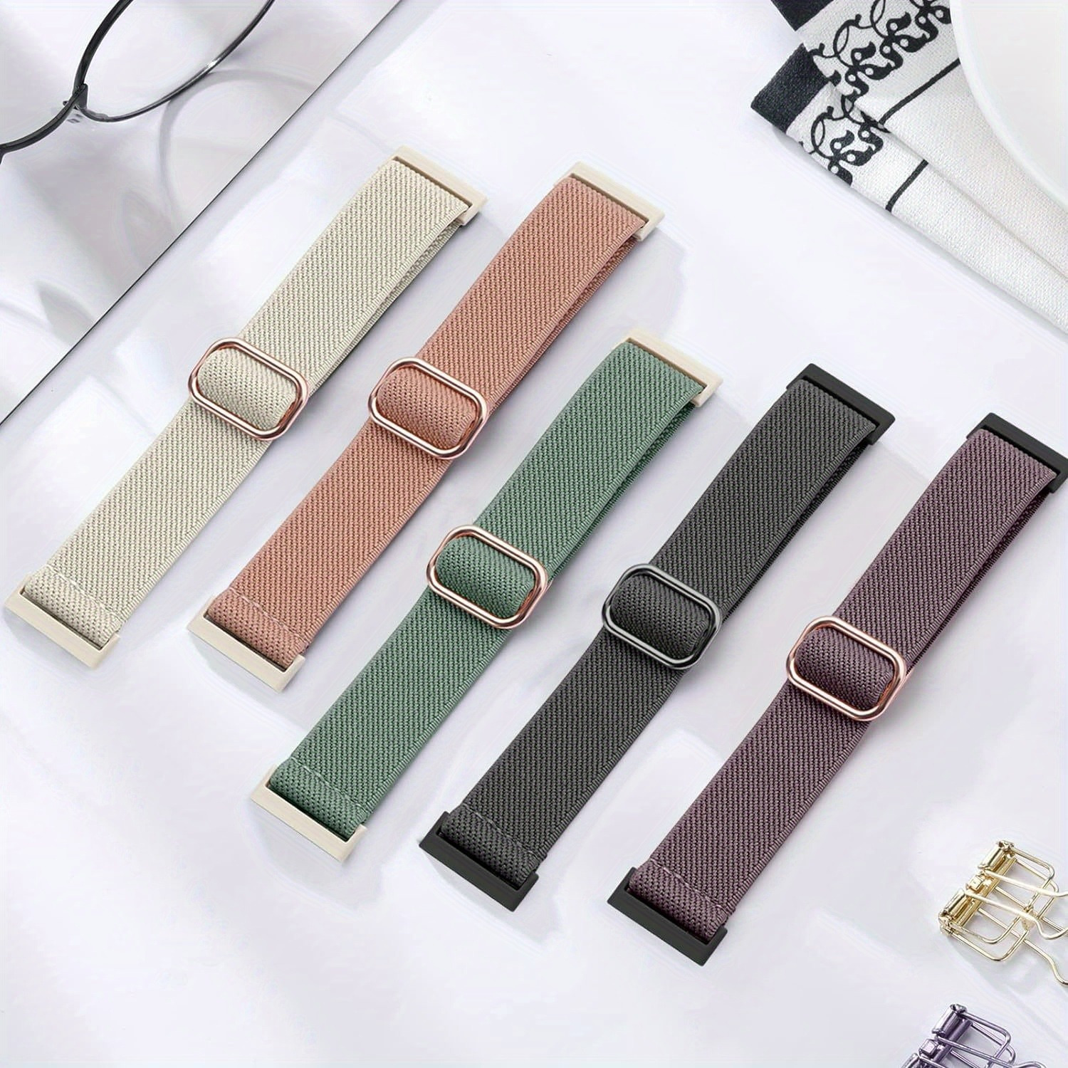Paquet de 5 bracelets de rechange en silicone souple pour femmes,  compatibles avec le bracelet charge 5 de Fitbit