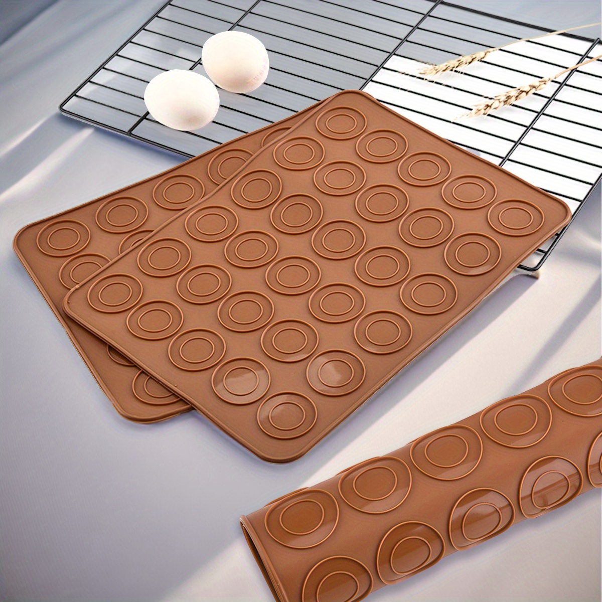 How to Use a Macaron Mat in 2023  Macarons, Aluminum baking pans, Silicone baking  mat